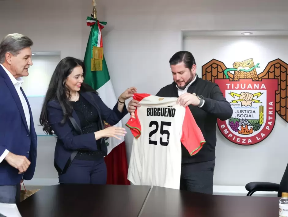Presentan a Ismael Burgue�o campa�a Orgullo Tijuanense de Toros de Tijuana