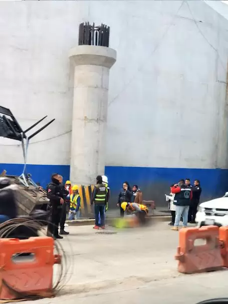 Obrero cae de gr�a en construcci�n del Viaducto Elevado en Zona Centro