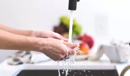 Agua limpia es vital; filtros ayudan ante escasez y contaminaci�n.