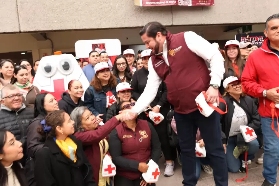 Da presidente municipal Ismael Burgue�o banderazo de arranque al Boteo Masivo Cruz Roja 2025