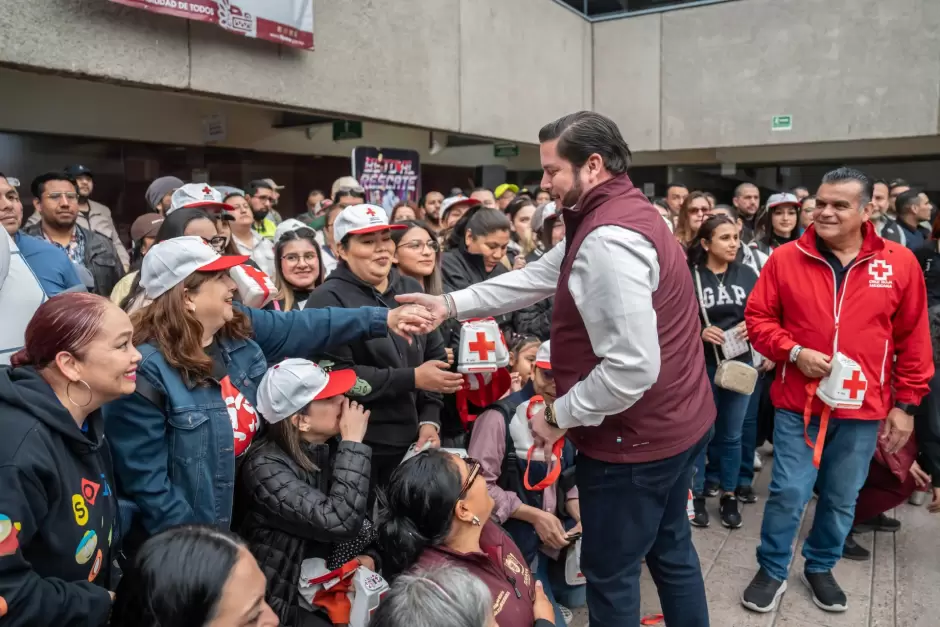 Da presidente municipal Ismael Burgue�o banderazo de arranque al Boteo Masivo Cruz Roja 2025