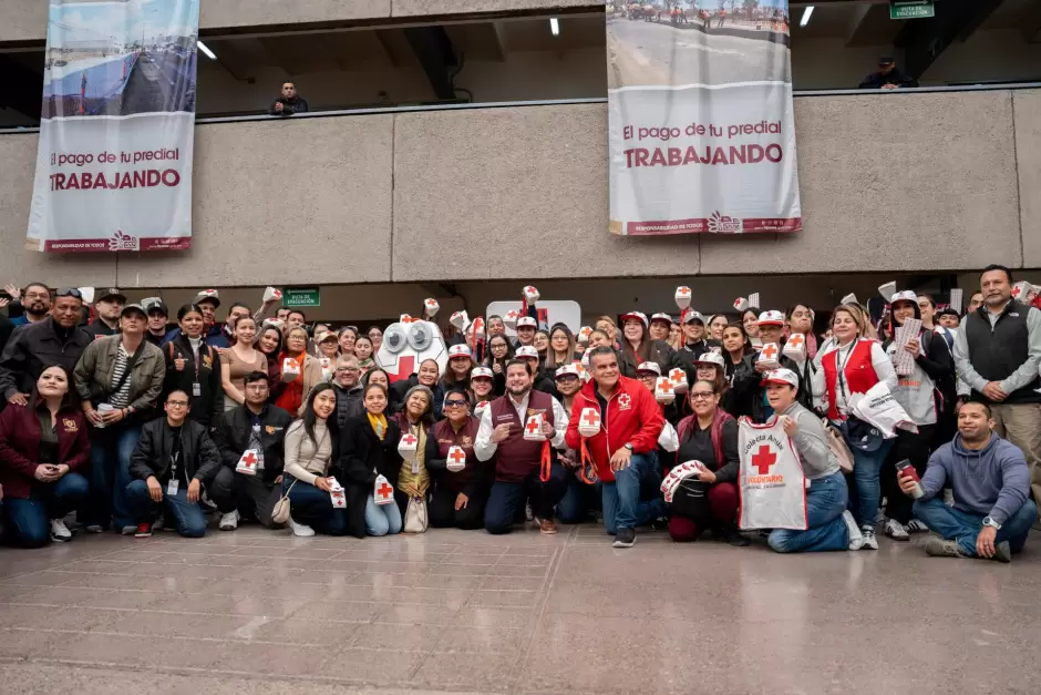 Da presidente municipal Ismael Burgue�o banderazo de arranque al Boteo Masivo Cruz Roja 2025