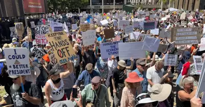 Se suma San Diego, California a la movilizaci�n masiva contra Trump