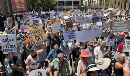 Se suma San Diego, California a la movilizaci�n masiva contra Trump
