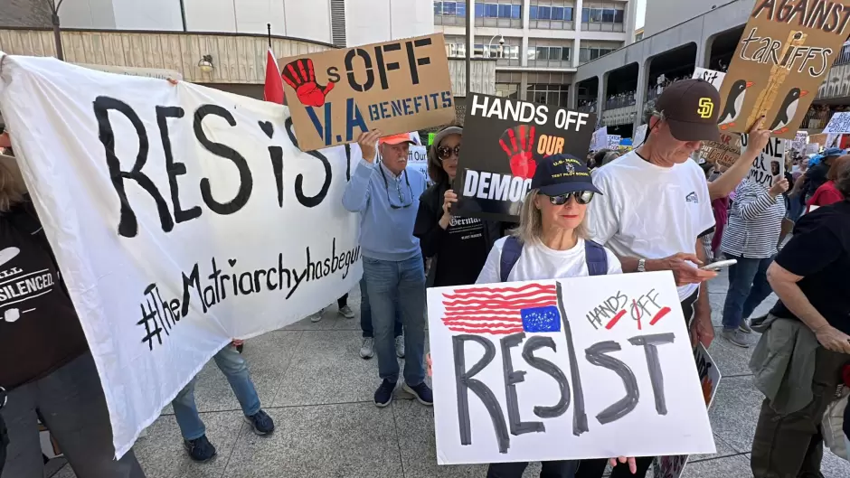 Se suma San Diego, California a la movilizaci�n masiva contra Trump