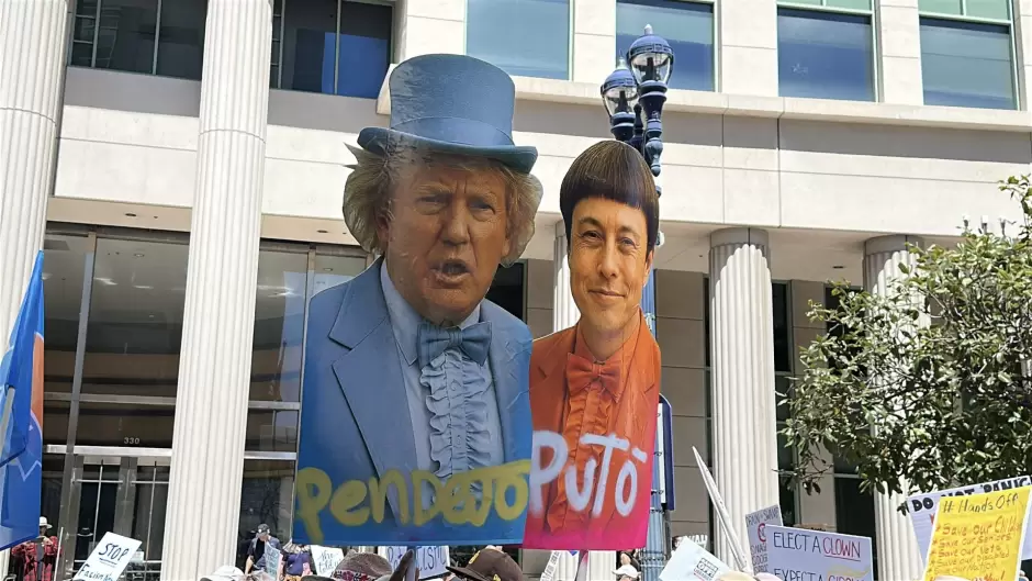 Se llenan las calles del centro de San Diego, marchan contra Trump