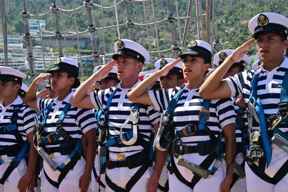 Zarpa el Buque Escuela "Cuauht�moc"