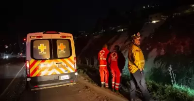 Accidente vehicular en curva del libramiento Rosas Magall�n dej� parcialmente ce