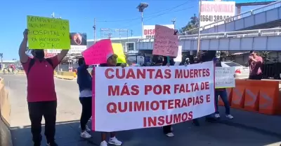 Pacientes oncol�gicos del HGT marcharon hasta la garita para denunciar falta de