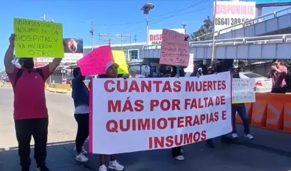 Pacientes oncol�gicos del HGT marcharon hasta la garita para denunciar falta de