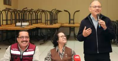 Mesa de trabajo con habitantes del Ca��n Rosarito