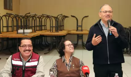 Mesa de trabajo con habitantes del Ca��n Rosarito