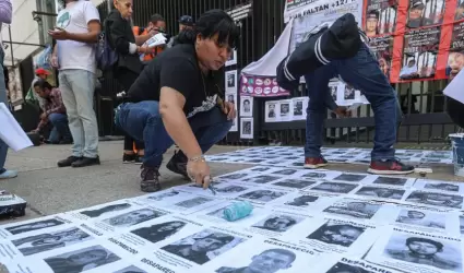 Colectivos de madres buscadoras realizan un cierre simb�lico en las puertas 2 y