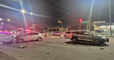 Choque de patrulla y auto