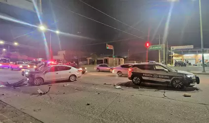 Choque de patrulla y auto