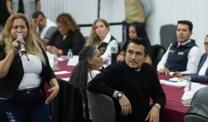 Mesa de di�logo de la Segob con madres buscadoras