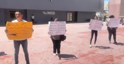 Habitantes de la invasi�n Miraval se manifiestan