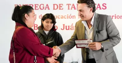 Entrega de beca Benito Ju�rez