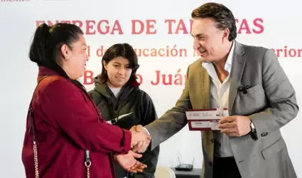 Entrega de beca Benito Ju�rez