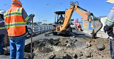 Reparaci�n de pozo de visita en Eje Central y L�zaro C�rdenas