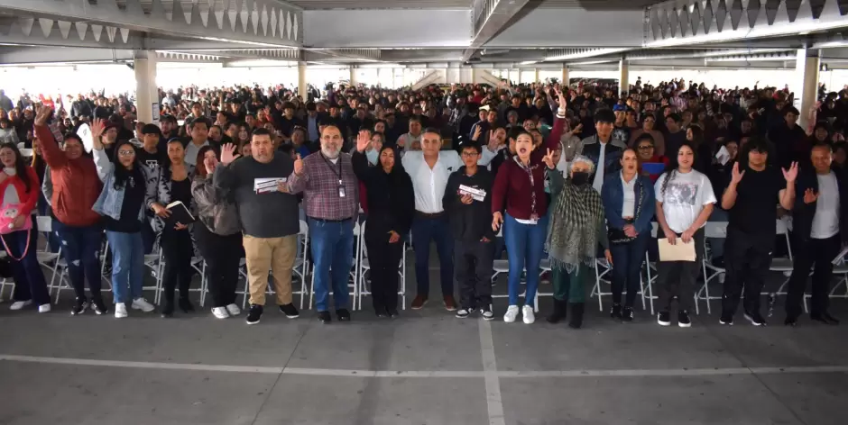 Entrega de Becas Benito Ju�rez para estudiantes de preparatoria
