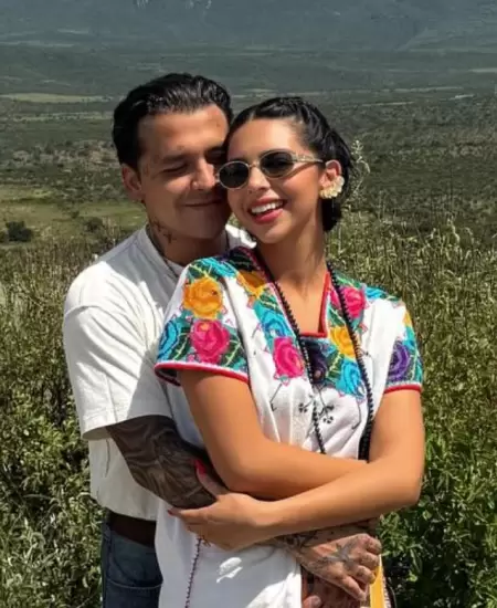 Christian Nodal y �ngela Aguilar
