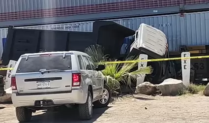 Dompe intenta ganarle el paso al tren, en San Pedro