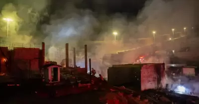 Bomberos atienden incendio de seis viviendas en colonia Nido de las �guilas