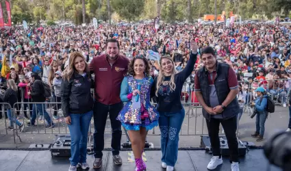 Celebraci�n del D�a de la Ni�a y el Ni�o con concierto de Tatiana