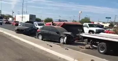 Choque volcamiento en carretera a la Colorada