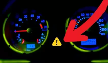 Tri�ngulo amarillo en el carro
