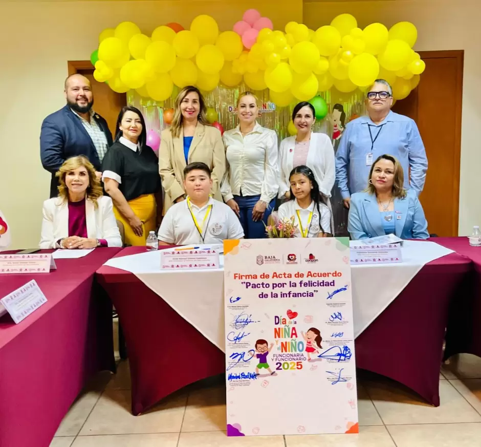 Ni�o presidente y ni�a directora del Sistema DIF Baja California