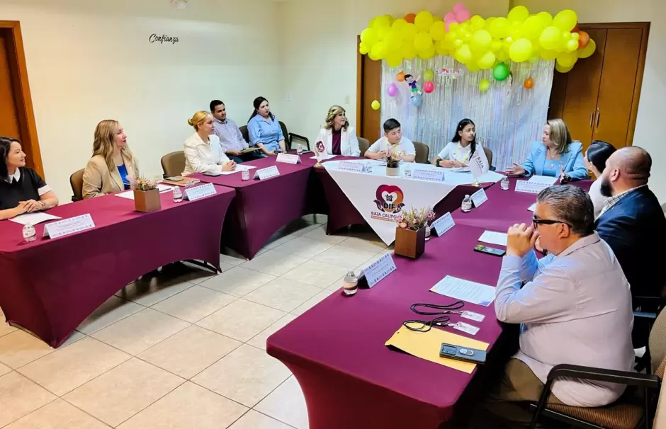 Ni�o presidente y ni�a directora del Sistema DIF Baja California