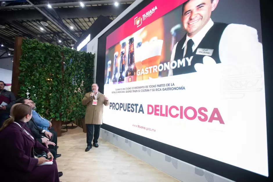 Recibe presidente Ismael Burgue�o distintivo Nivel de Calidad Oro para Tijuana