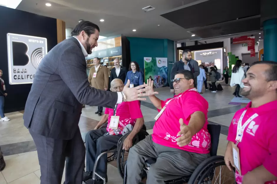 Recibe presidente Ismael Burgue�o distintivo Nivel de Calidad Oro para Tijuana