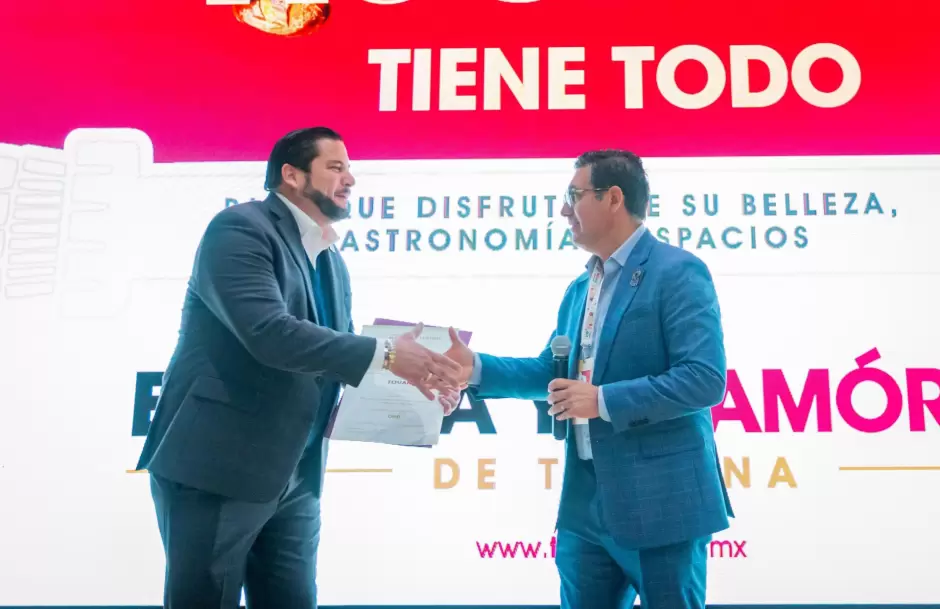 Recibe presidente Ismael Burgue�o distintivo Nivel de Calidad Oro para Tijuana