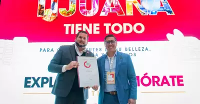 Recibe presidente Ismael Burgue�o distintivo Nivel de Calidad Oro para Tijuana