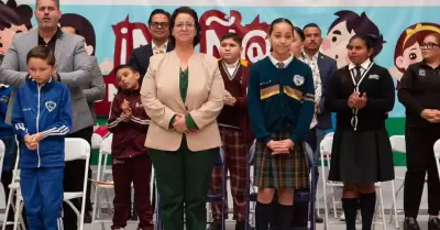Presidenta Roc�o Adame toma protesta a ni�as y ni�os funcionarios