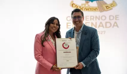 Recibe Claudia Agat�n el Distintivo Nacional de Calidad Tur�stica