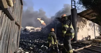 Incendio en f�brica de aerosoles en Tlaquepaque