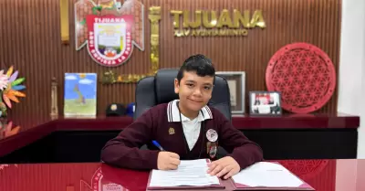 Atienden petici�n de ni�o presidente honorario
