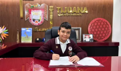 Atienden petici�n de ni�o presidente honorario