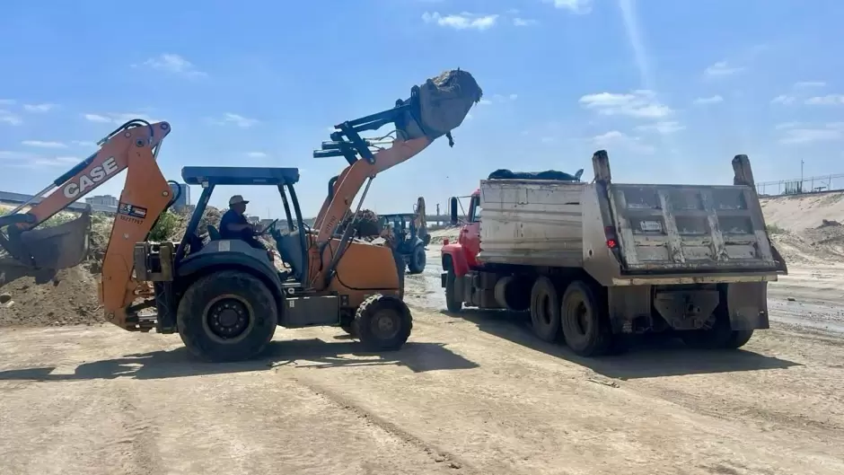 Trabajos de limpieza en la canalizaci�n del r�o Tijuana