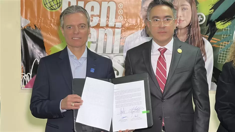 Autoridades y ACNUR