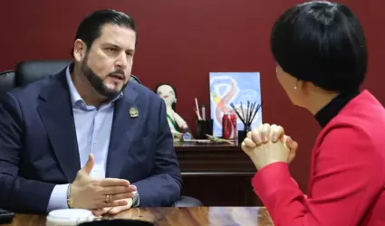 Ismael Burgue�o con C�nsul General de la Rep�blica Popular China en Tijuana
