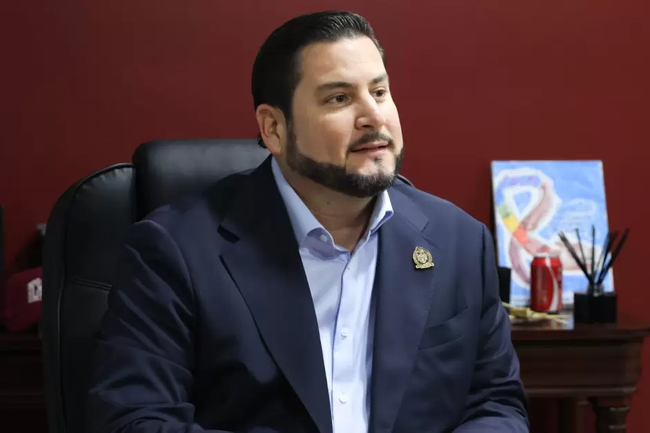 Ismael Burgue�o con C�nsul General de la Rep�blica Popular China en Tijuana