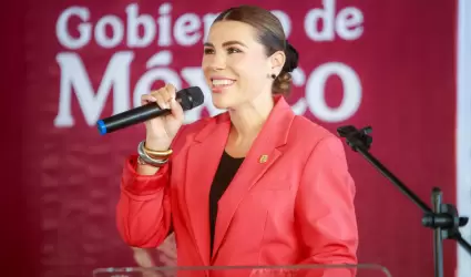 Entrega de tarjetas "J�venes Escribiendo el Futuro" en beneficio de estudiantes 