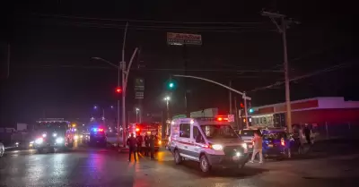 Patrulla impacta a veh�culo particular en la colonia Tres de Octubre