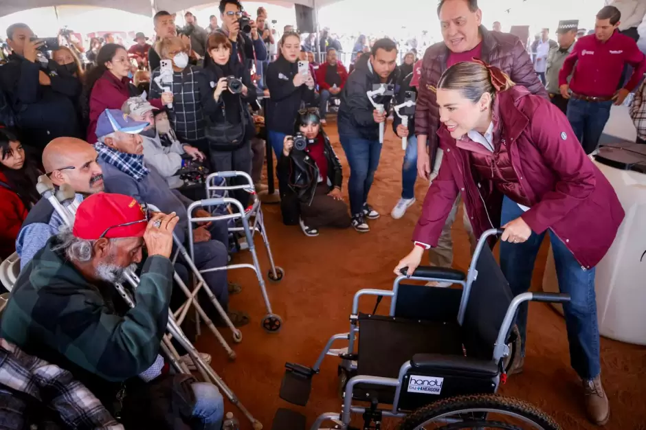 Entregan 6 mil apoyos funcionales de salud para las personas m�s necesitadas
