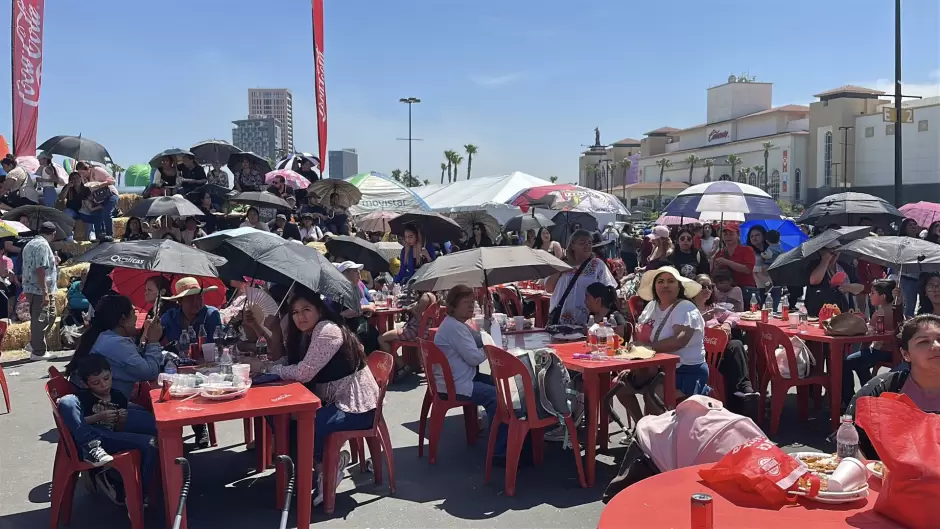 Festejaron a las mam�s en el Hip�dromo Caliente